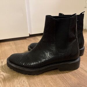 Dries Van Noten Black Embossed Snakeskin Chelsea Boots Women's 39